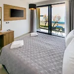 Maresole Beachfront B&B 포레치