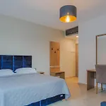 Maresole Beachfront 3* פורץ