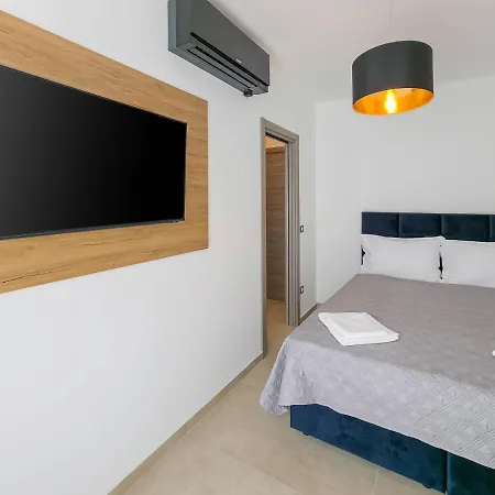 Maresole Beachfront 3* Πόρετς