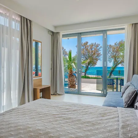 Maresole Beachfront Bed and Breakfast Πόρετς