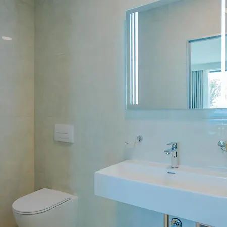Maresole Beachfront 3* Πόρετς