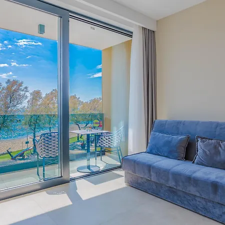 Alojamento de Acomodação e Pequeno-almoço Maresole Beachfront 3*