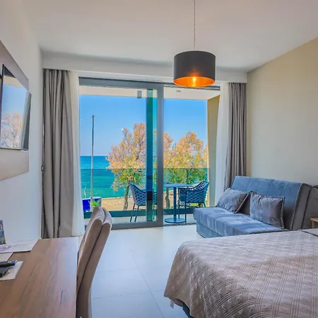 Maresole Beachfront Alojamento de Acomodação e Pequeno-almoço Poreč