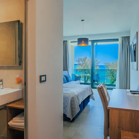 Alojamento de Acomodação e Pequeno-almoço Maresole Beachfront 3*