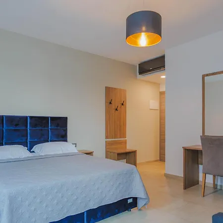 Maresole Beachfront 3* Πόρετς
