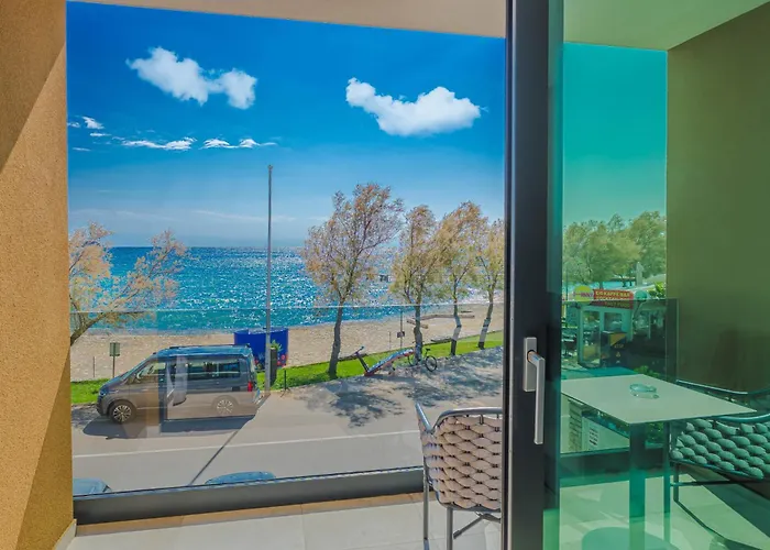 Maresole Beachfront 포레치