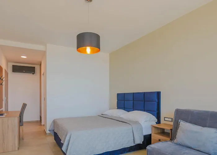 Maresole Beachfront B&B 포레치